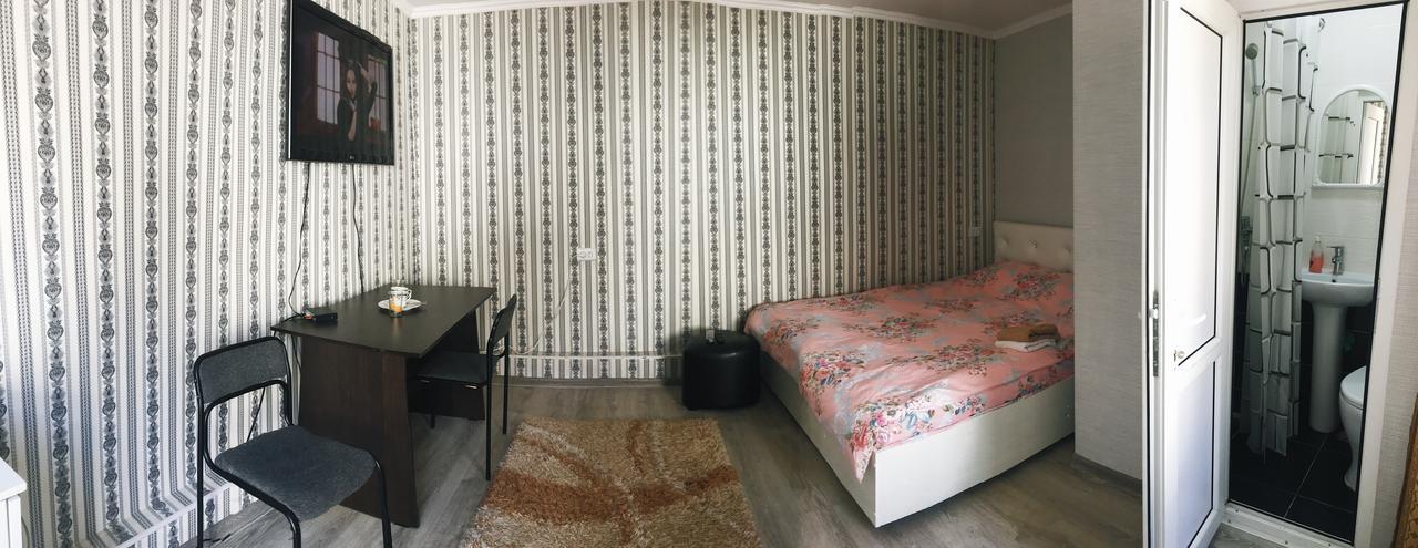 Holiday Hostel House Bisjkek Eksteriør billede