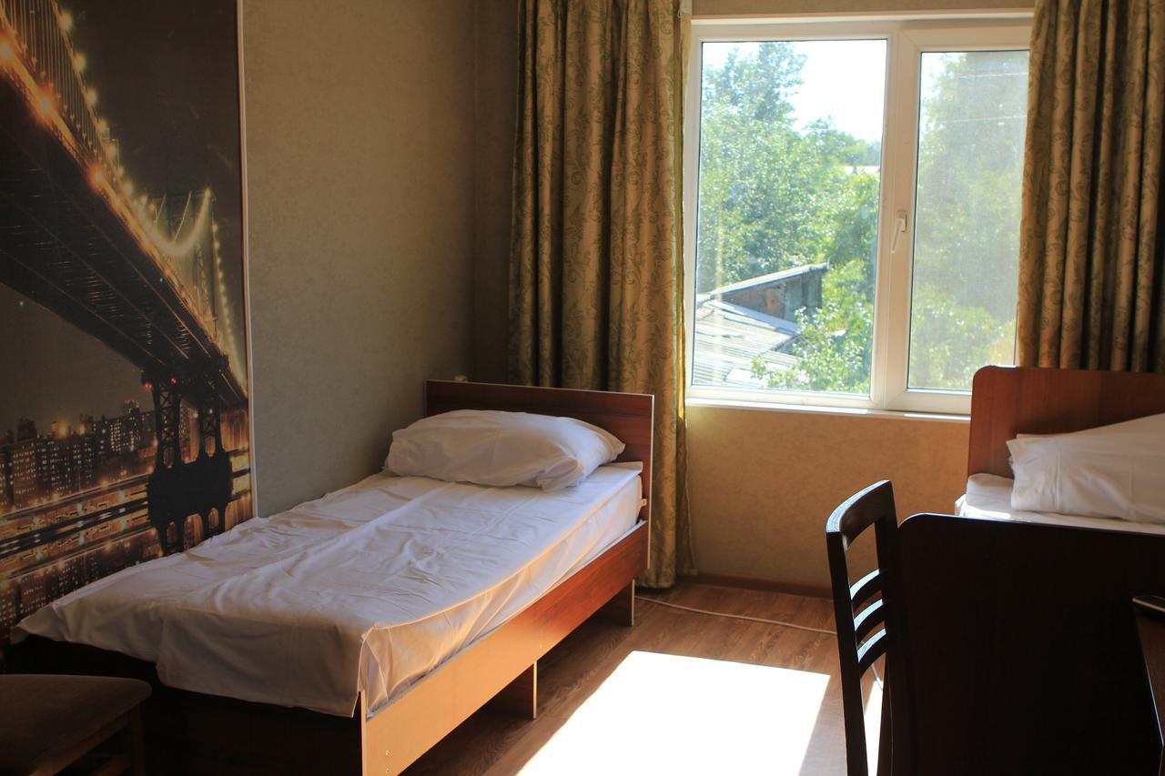Holiday Hostel House Bisjkek Eksteriør billede