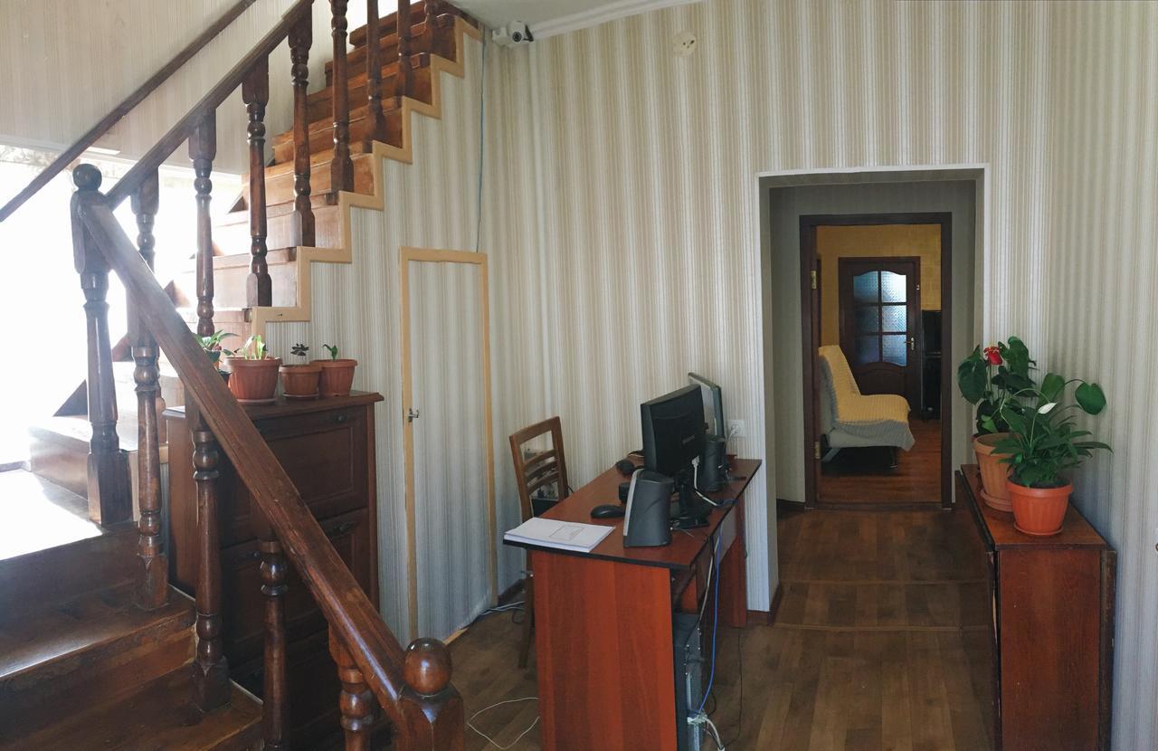 Holiday Hostel House Bisjkek Eksteriør billede